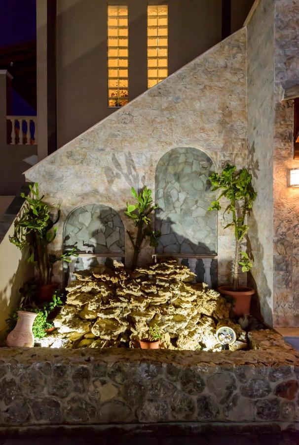 Villa Maxim With Private Pool & Tennis Court Halikounas Bagian luar foto