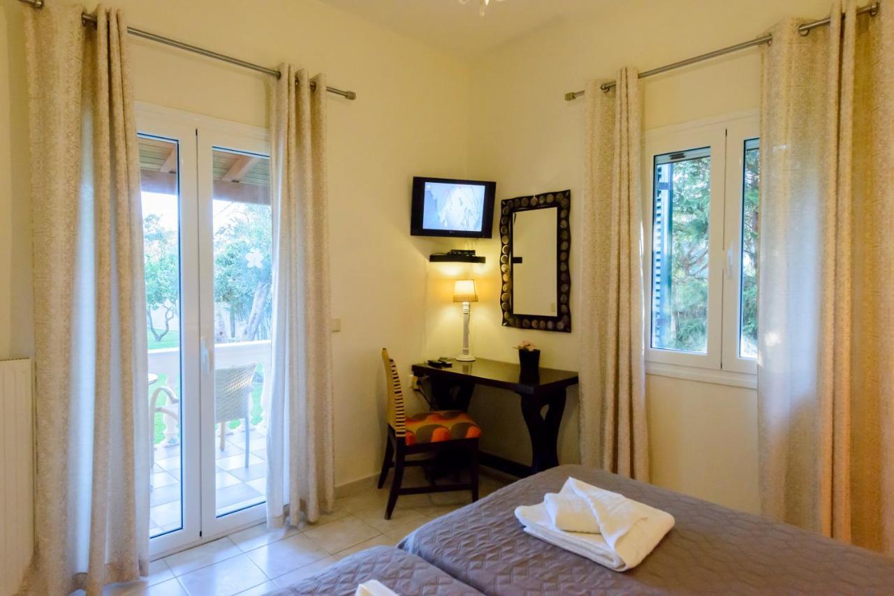 Villa Maxim With Private Pool & Tennis Court Halikounas Bagian luar foto