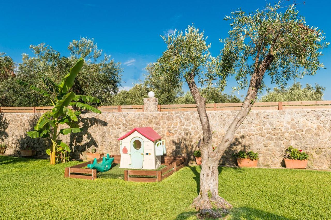 Villa Maxim With Private Pool & Tennis Court Halikounas Bagian luar foto